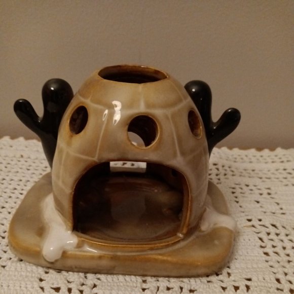 Yankee Candle Co. Igloo With Penguins  Ronnie Walter Tea Light Candle Holder - Picture 3 of 5